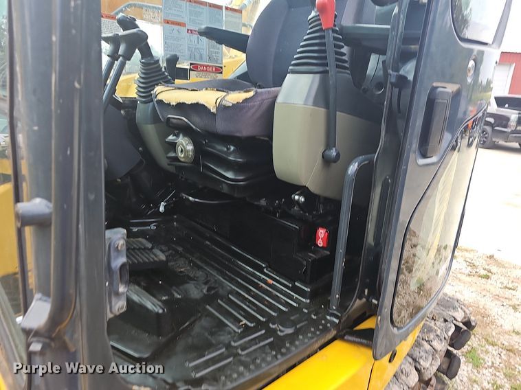 image for item OG9490 2017 Komatsu PC88MR-10  mini excavator