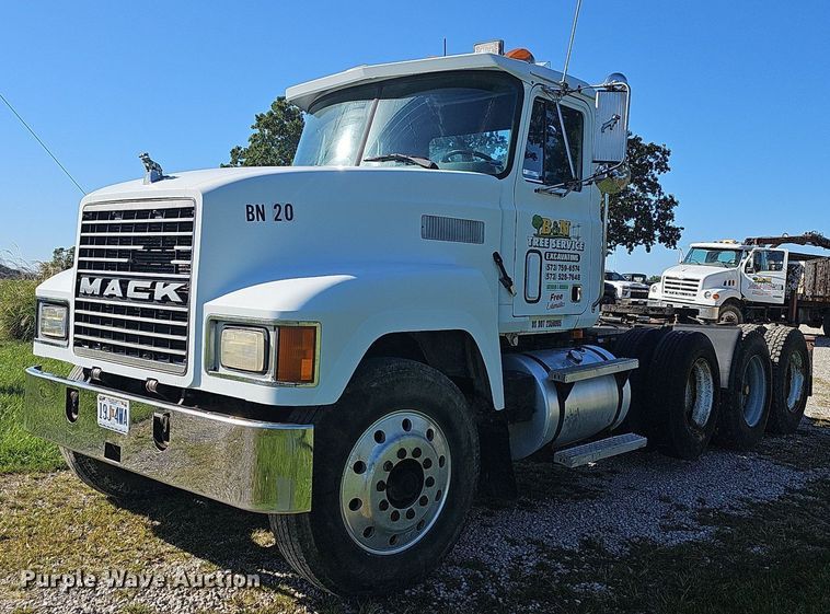 image for item OG9515 1993 Mack CH613  semi truck