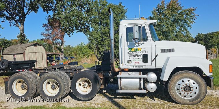 image for item OG9515 1993 Mack CH613  semi truck