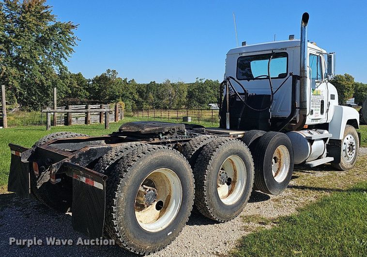 image for item OG9515 1993 Mack CH613  semi truck