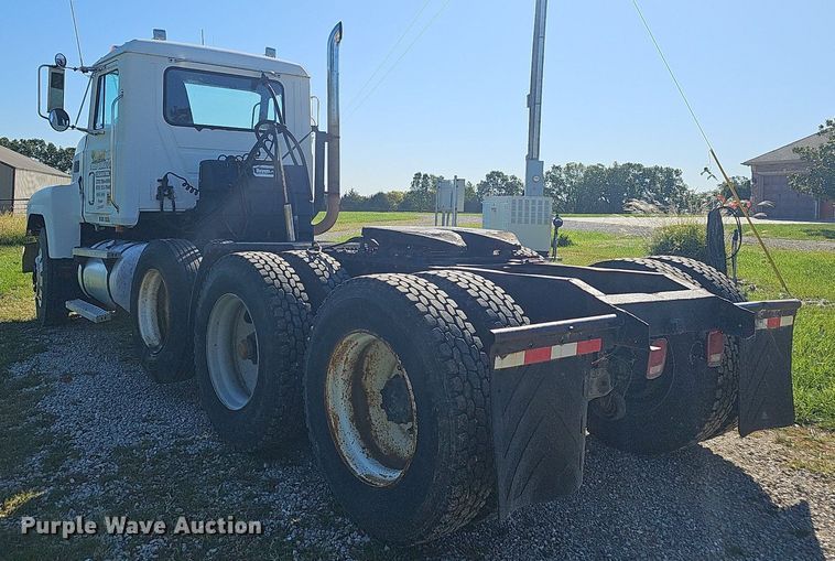 image for item OG9515 1993 Mack CH613  semi truck