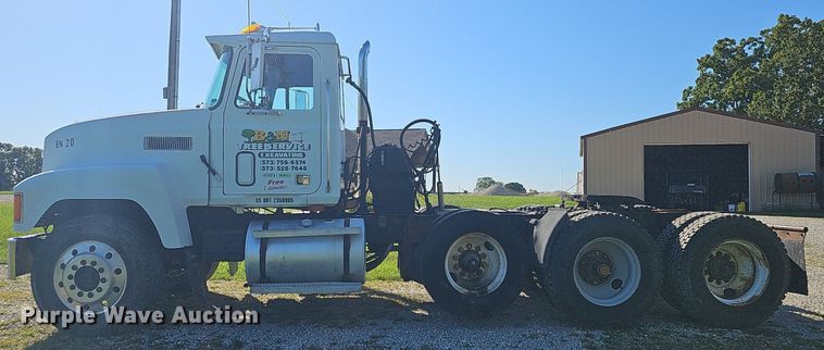 image for item OG9515 1993 Mack CH613  semi truck