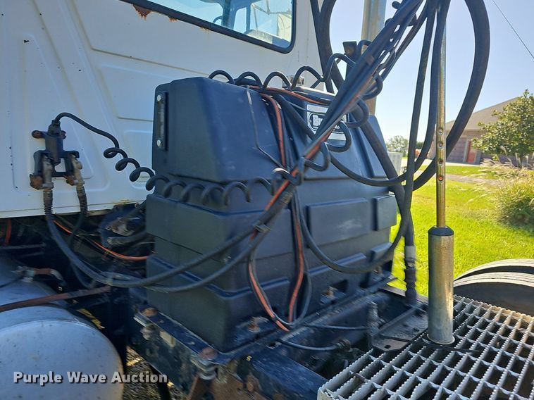 image for item OG9515 1993 Mack CH613  semi truck