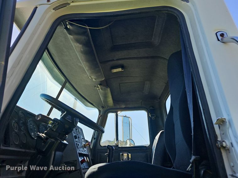 image for item OG9515 1993 Mack CH613  semi truck