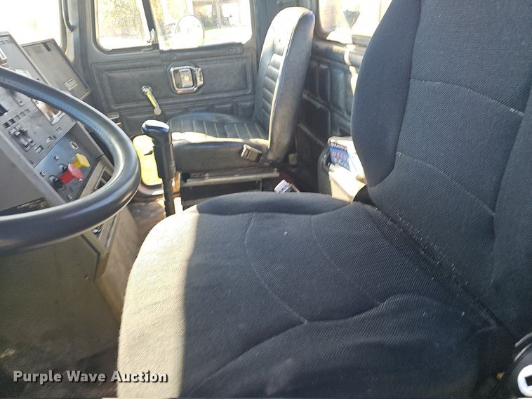 image for item OG9515 1993 Mack CH613  semi truck