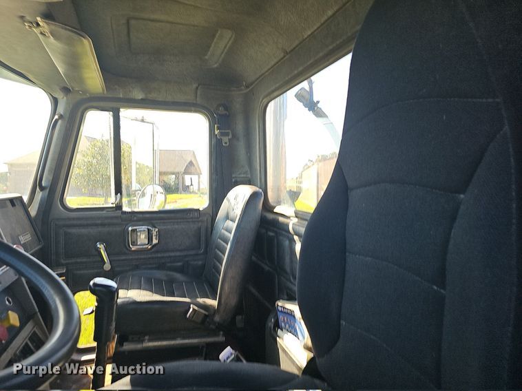 image for item OG9515 1993 Mack CH613  semi truck