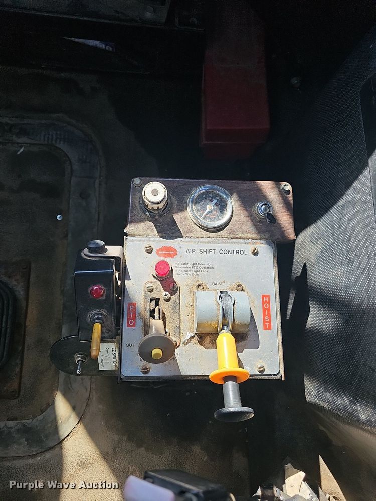 image for item OG9515 1993 Mack CH613  semi truck