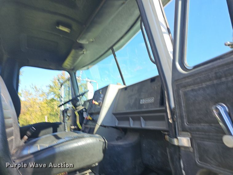 image for item OG9515 1993 Mack CH613  semi truck