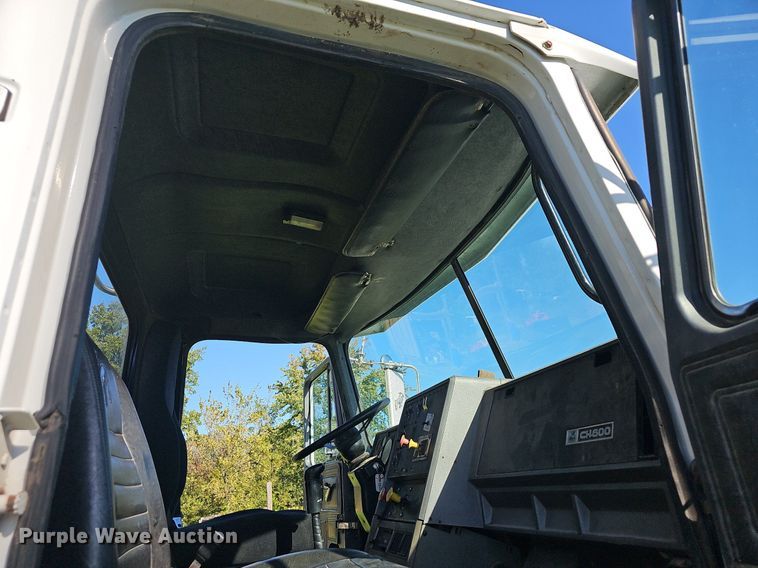 image for item OG9515 1993 Mack CH613  semi truck