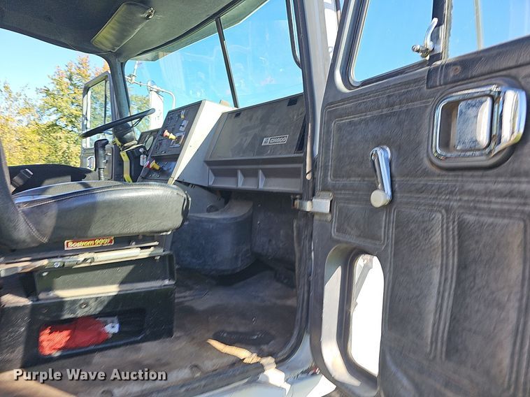 image for item OG9515 1993 Mack CH613  semi truck