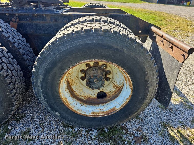 image for item OG9515 1993 Mack CH613  semi truck