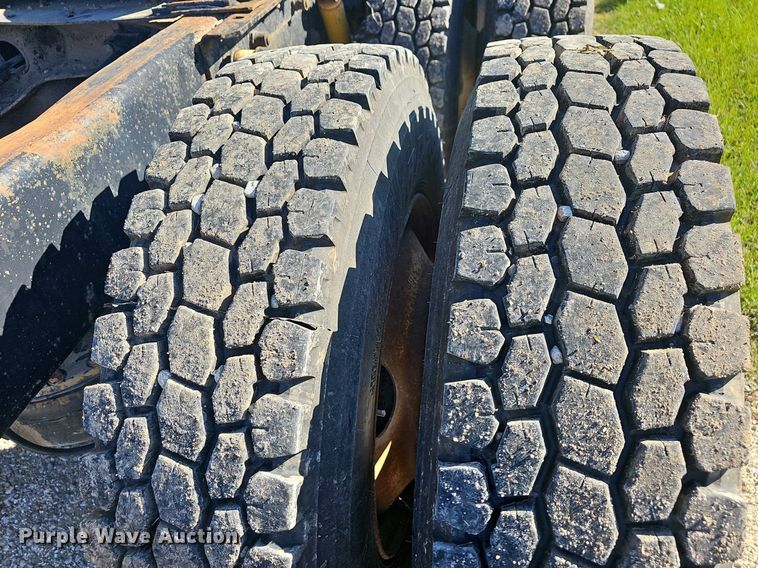 image for item OG9515 1993 Mack CH613  semi truck