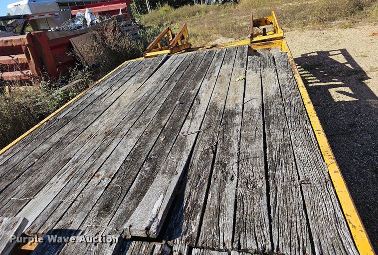 image for item OG9519 1994 CZ Engineering CZ18K  flatbed trailer