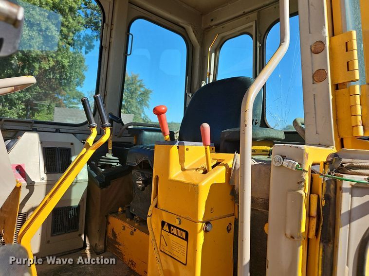 image for item OG9520 1989 John Deere 550G  dozer