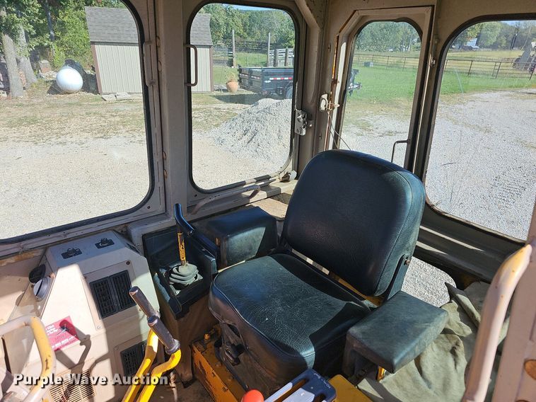 image for item OG9520 1989 John Deere 550G  dozer