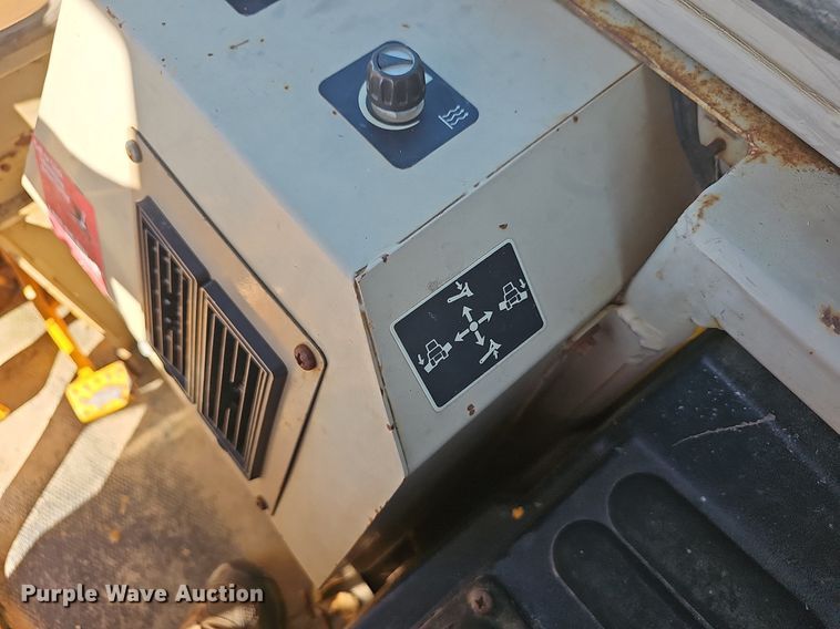 image for item OG9520 1989 John Deere 550G  dozer