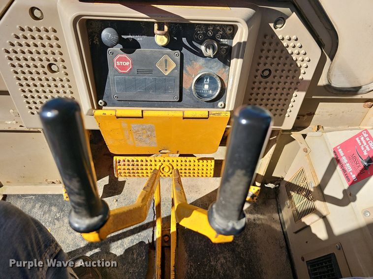 image for item OG9520 1989 John Deere 550G  dozer