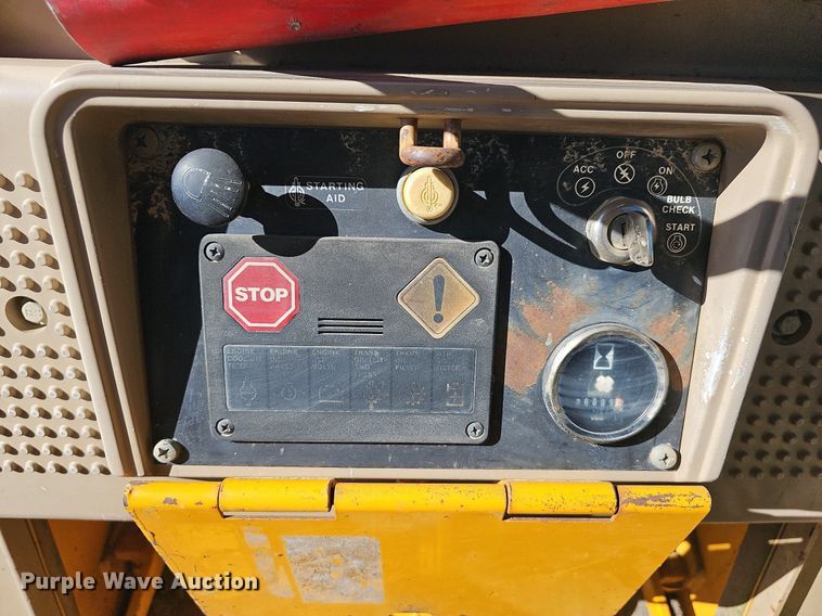 image for item OG9520 1989 John Deere 550G  dozer