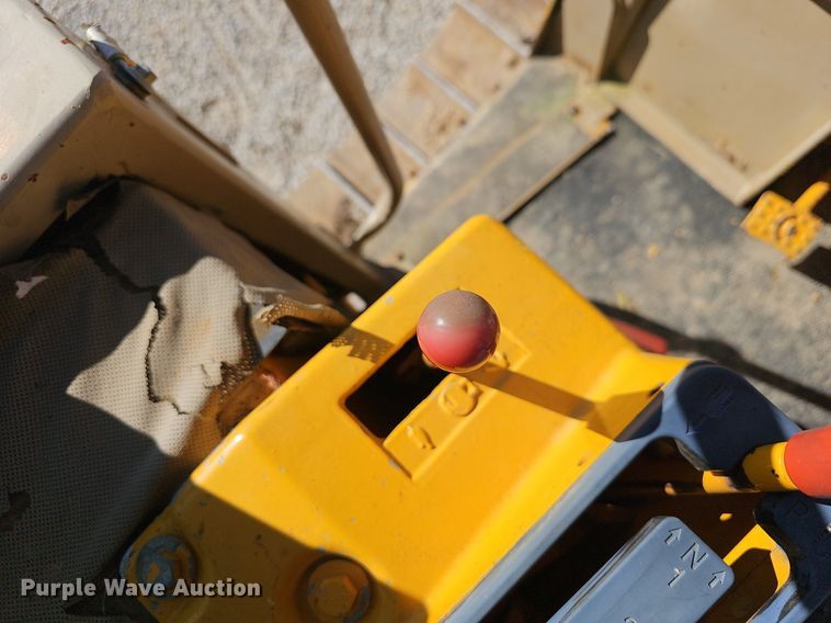 image for item OG9520 1989 John Deere 550G  dozer