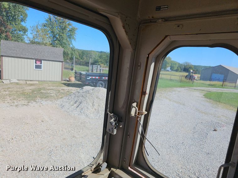 image for item OG9520 1989 John Deere 550G  dozer