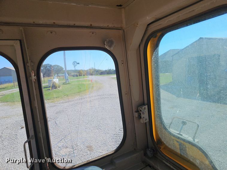 image for item OG9520 1989 John Deere 550G  dozer