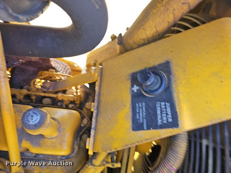 image for item OG9520 1989 John Deere 550G  dozer