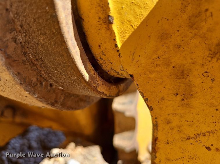 image for item OG9520 1989 John Deere 550G  dozer