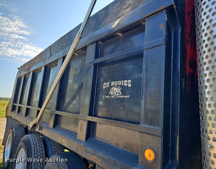 image for item OG9523 2005 Kenworth T800  dump truck