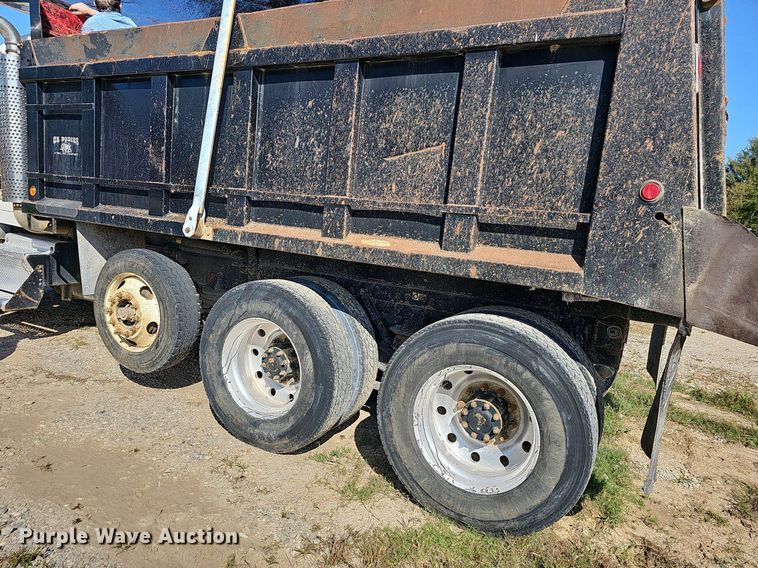 image for item OG9523 2005 Kenworth T800  dump truck