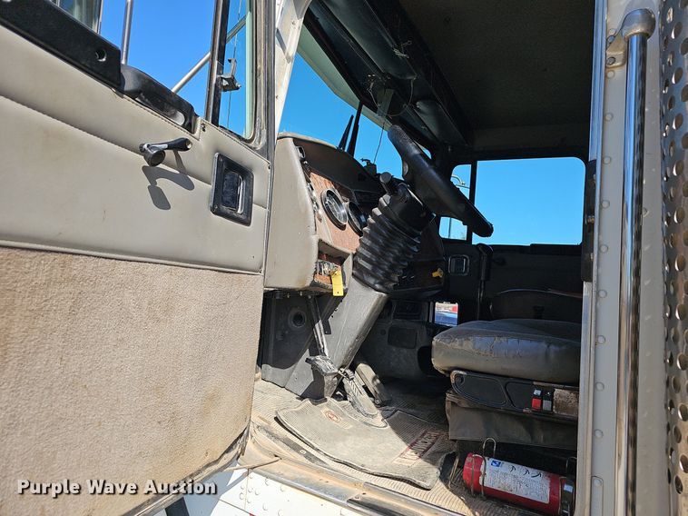 image for item OG9523 2005 Kenworth T800  dump truck