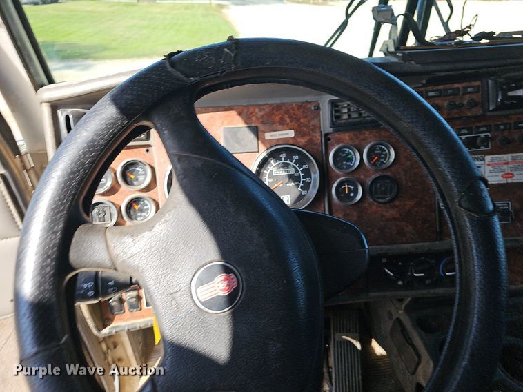 image for item OG9523 2005 Kenworth T800  dump truck