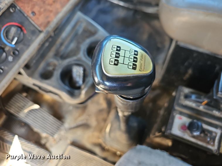 image for item OG9523 2005 Kenworth T800  dump truck