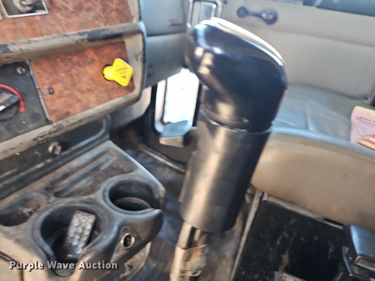 image for item OG9523 2005 Kenworth T800  dump truck