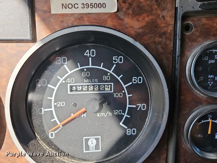 image for item OG9523 2005 Kenworth T800  dump truck