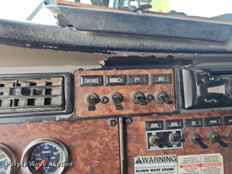 image for item OG9523 2005 Kenworth T800  dump truck