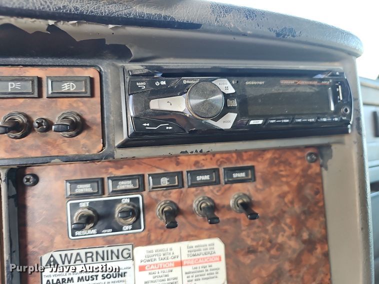 image for item OG9523 2005 Kenworth T800  dump truck