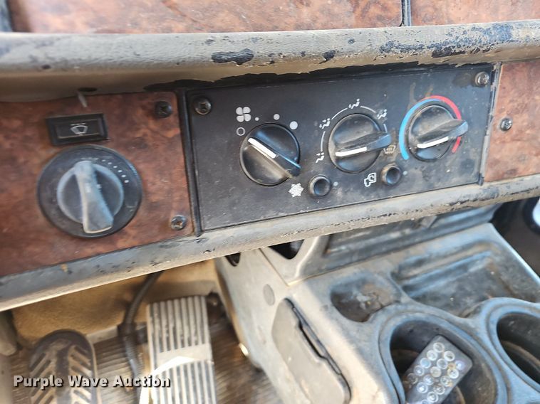 image for item OG9523 2005 Kenworth T800  dump truck