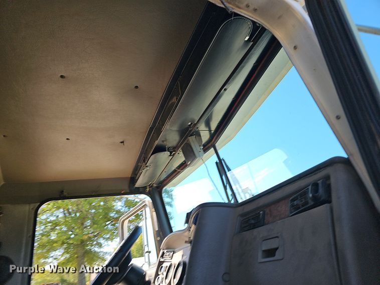 image for item OG9523 2005 Kenworth T800  dump truck