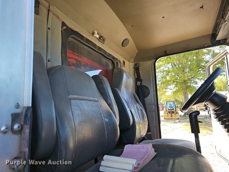 image for item OG9523 2005 Kenworth T800  dump truck