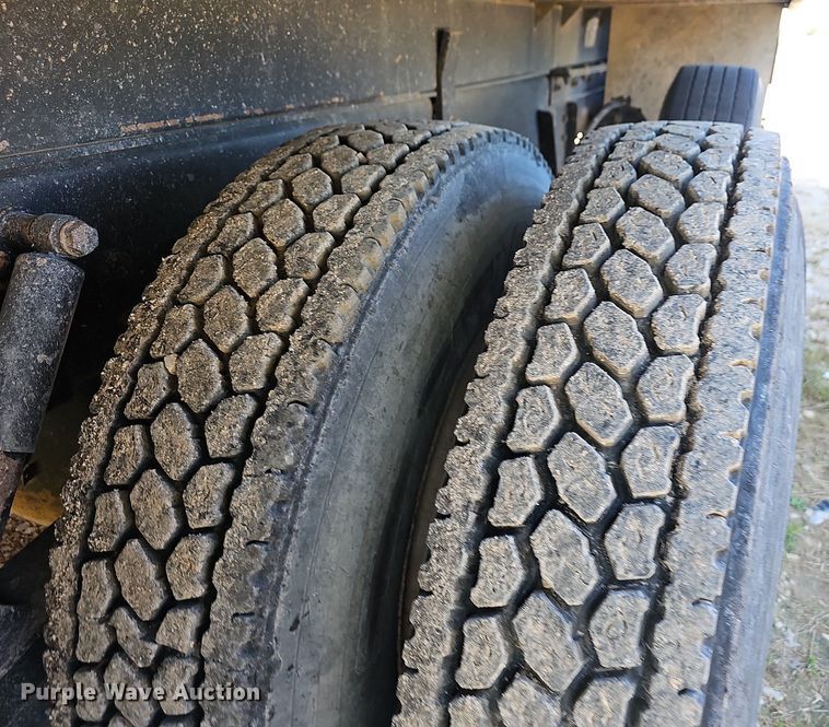 image for item OG9523 2005 Kenworth T800  dump truck