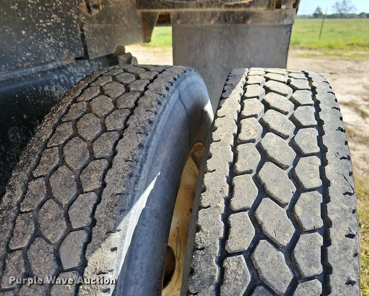 image for item OG9523 2005 Kenworth T800  dump truck