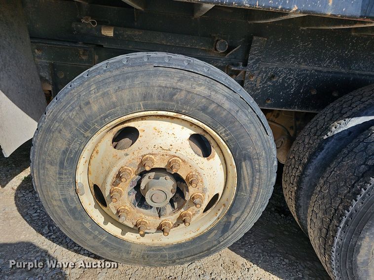 image for item OG9523 2005 Kenworth T800  dump truck