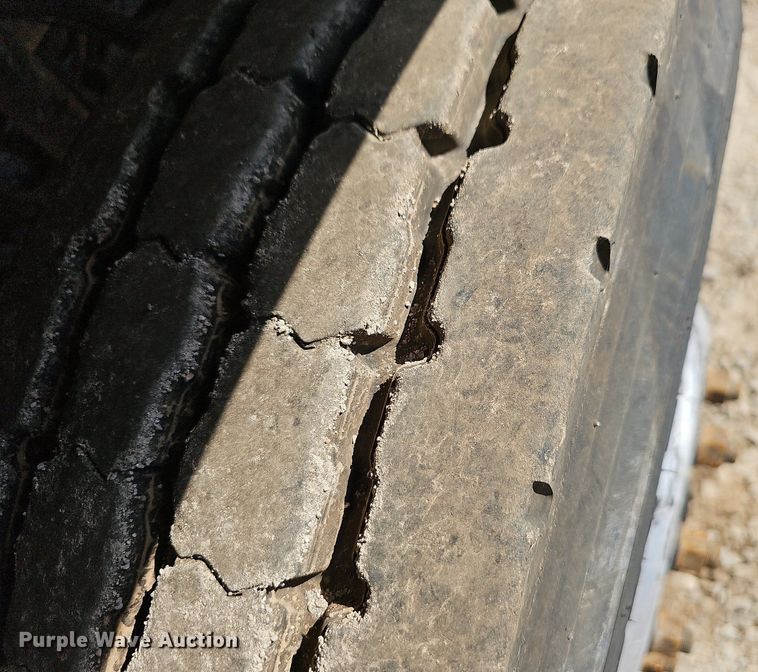 image for item OG9523 2005 Kenworth T800  dump truck