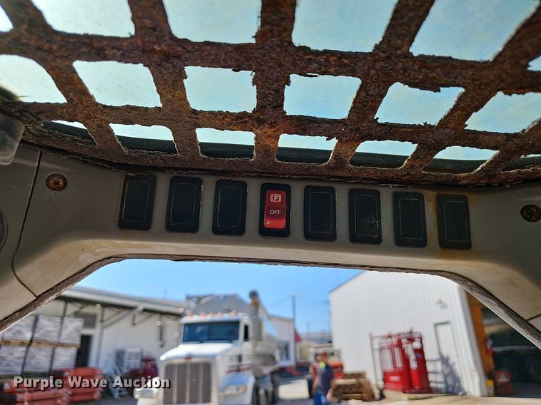 image for item OG9529 2008 Bobcat S175  skid steer loader