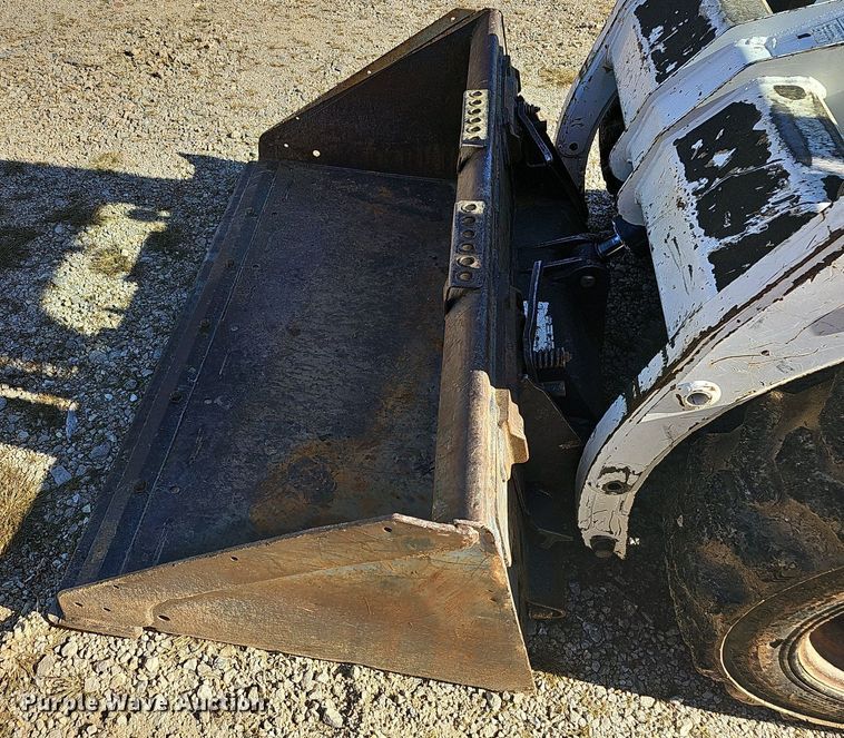 image for item OG9549 2004 Bobcat S130  skid steer loader