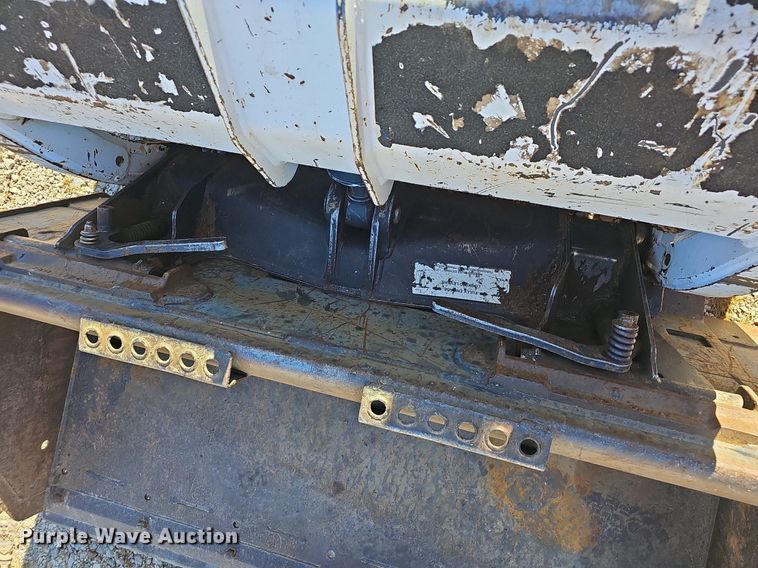 image for item OG9549 2004 Bobcat S130  skid steer loader