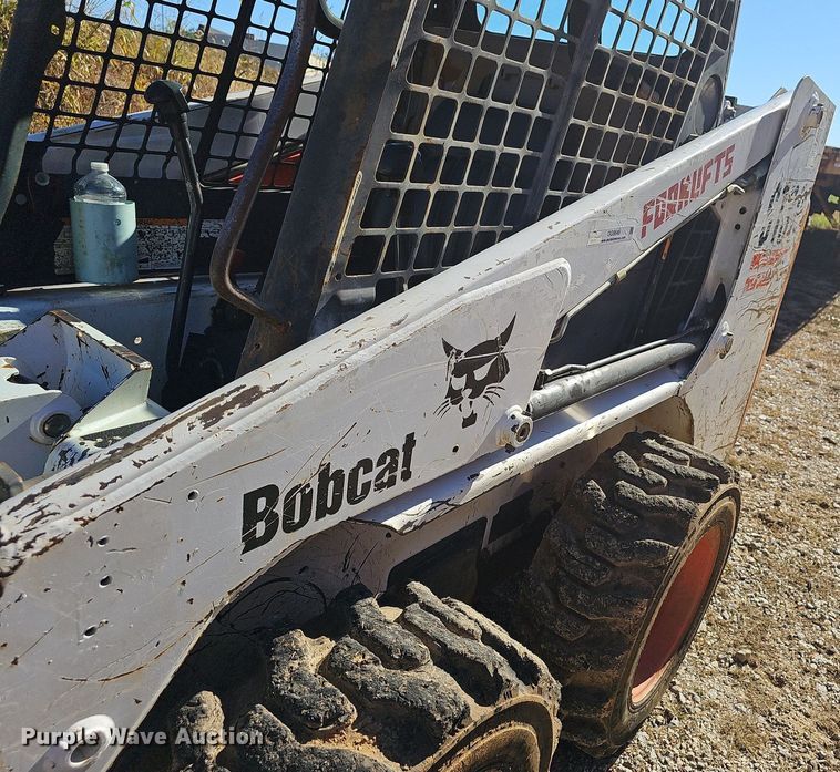 image for item OG9549 2004 Bobcat S130  skid steer loader