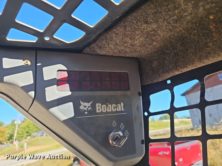 image for item OG9549 2004 Bobcat S130  skid steer loader