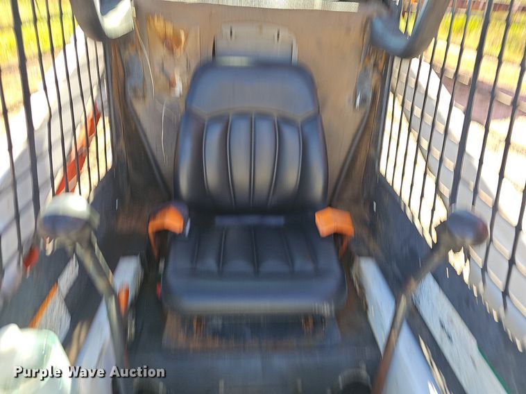 image for item OG9549 2004 Bobcat S130  skid steer loader