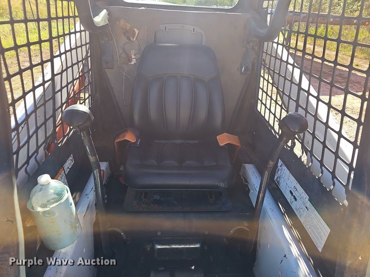 image for item OG9549 2004 Bobcat S130  skid steer loader